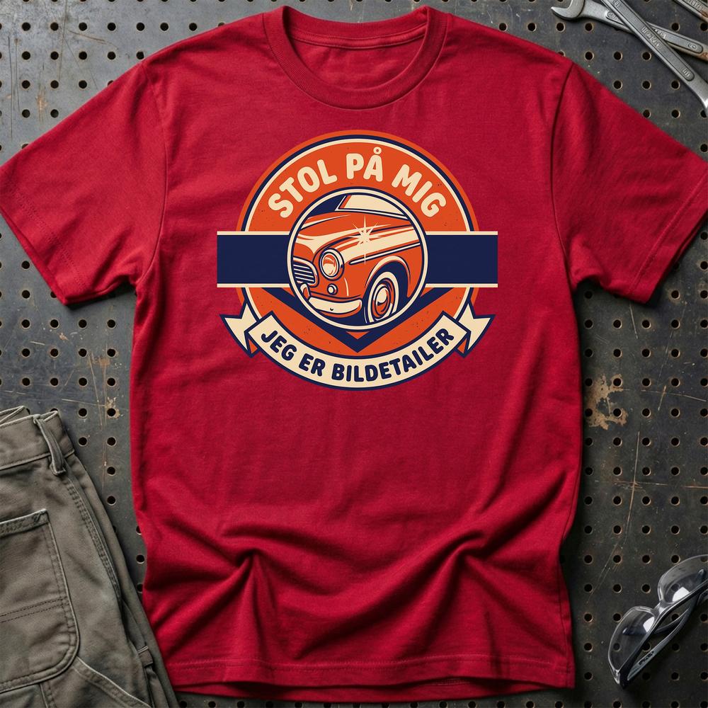 Stol På Mig – Jeg Er Bildetailer - Unisex T-Shirt , Bomuld-Beklædning-Garage Culture-Rød-S-Garage Culture Shop- garage - man cave - merchandise