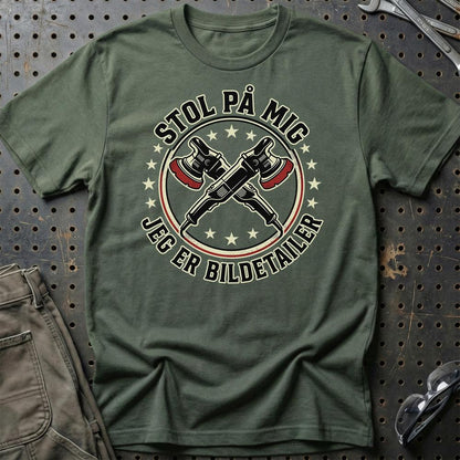 Stol På Mig – Jeg Er Bildetailer - Unisex T-Shirt , Bomuld-Beklædning-Garage Culture-Grøn Militær-S-Garage Culture Shop- garage - man cave - merchandise