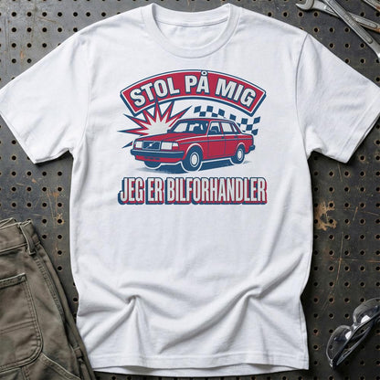 Stol På Mig – Jeg Er Bilforhandler - Unisex T-Shirt , Bomuld-Beklædning-Garage Culture-Hvid-S-Garage Culture Shop- garage - man cave - merchandise