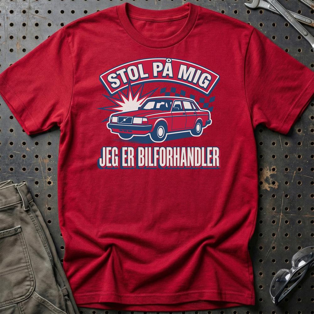 Stol På Mig – Jeg Er Bilforhandler - Unisex T-Shirt , Bomuld-Beklædning-Garage Culture-Rød-S-Garage Culture Shop- garage - man cave - merchandise