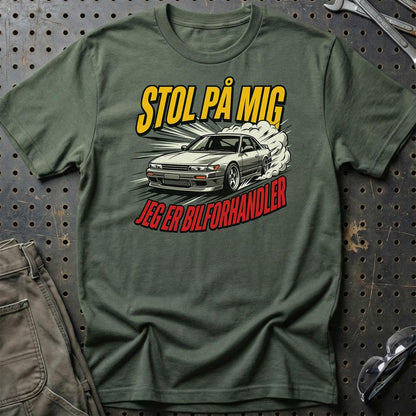 Stol På Mig – Jeg Er Bilforhandler - Unisex T-Shirt , Bomuld-Beklædning-Garage Culture-Grøn Militær-S-Garage Culture Shop- garage - man cave - merchandise