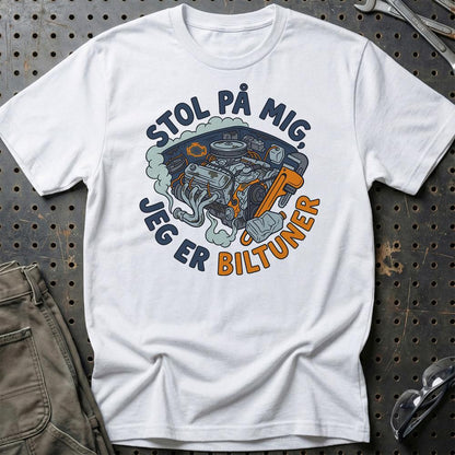 Stol På Mig – Jeg Er Biltuner - Unisex T-Shirt , Bomuld-Beklædning-Garage Culture-Hvid-S-Garage Culture Shop- garage - man cave - merchandise