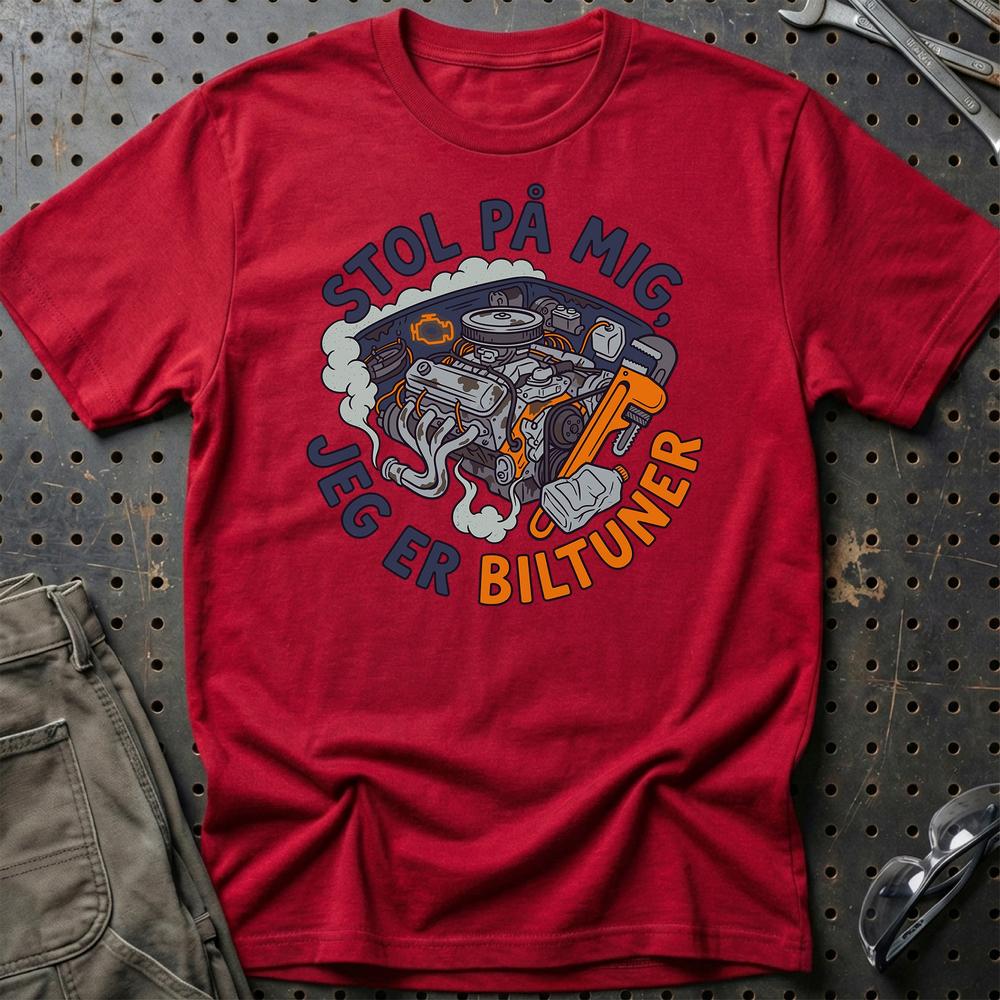 Stol På Mig – Jeg Er Biltuner - Unisex T-Shirt , Bomuld-Beklædning-Garage Culture-Rød-S-Garage Culture Shop- garage - man cave - merchandise