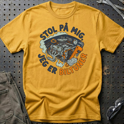 Stol På Mig – Jeg Er Biltuner - Unisex T-Shirt , Bomuld-Beklædning-Garage Culture-Guld-S-Garage Culture Shop- garage - man cave - merchandise