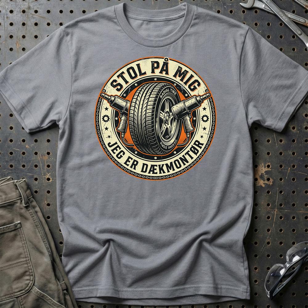 Stol På Mig – Jeg Er Dækmontør - Unisex T-Shirt , Bomuld-Beklædning-Garage Culture-Grå Sport-S-Garage Culture Shop- garage - man cave - merchandise