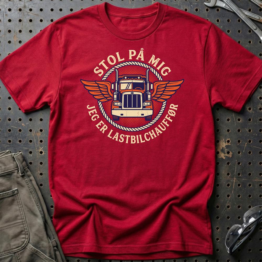 Stol På Mig – Jeg Er Lastbilchauffør - Unisex T-Shirt , Bomuld-Beklædning-Garage Culture-Rød-S-Garage Culture Shop- garage - man cave - merchandise