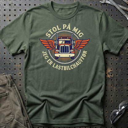 Stol På Mig – Jeg Er Lastbilchauffør - Unisex T-Shirt , Bomuld-Beklædning-Garage Culture-Grøn Militær-S-Garage Culture Shop- garage - man cave - merchandise