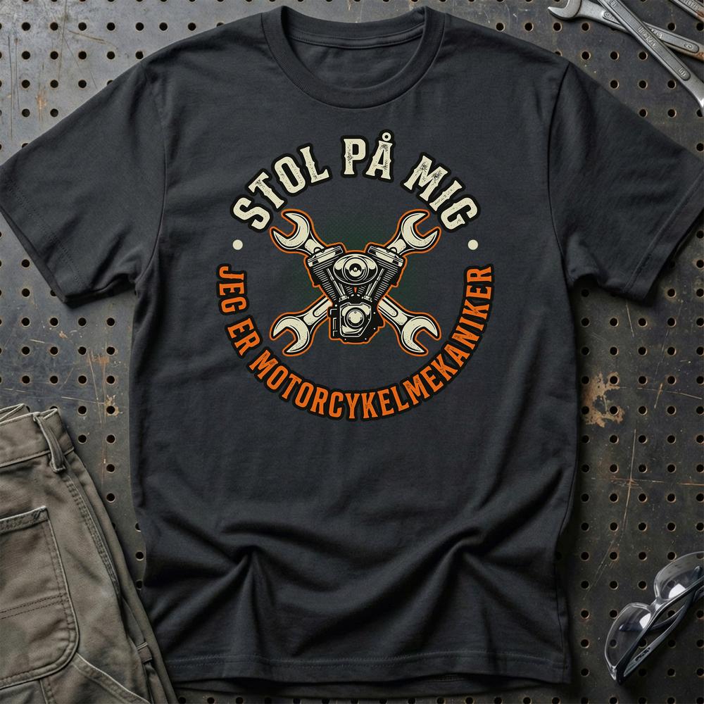 Stol På Mig - Jeg Er Motorcykelmekaniker T-Shirt-Beklædning-Garage Culture-Sort-S-Garage Culture Shop- garage - man cave - merchandise