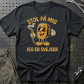 Stol På Mig - Jeg Er Svejser T-Shirt-Beklædning-Garage Culture-Sort-S-Garage Culture Shop- garage - man cave - merchandise