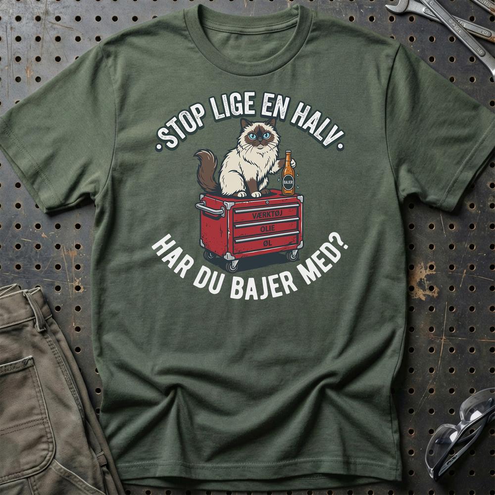 Stop Lige En Halv Har Du Bajer Med? Sjov Garage Kat - Unisex T-Shirt , Bomuld-Beklædning-Garage Culture-Grøn Militær-S-Garage Culture Shop- garage - man cave - merchandise