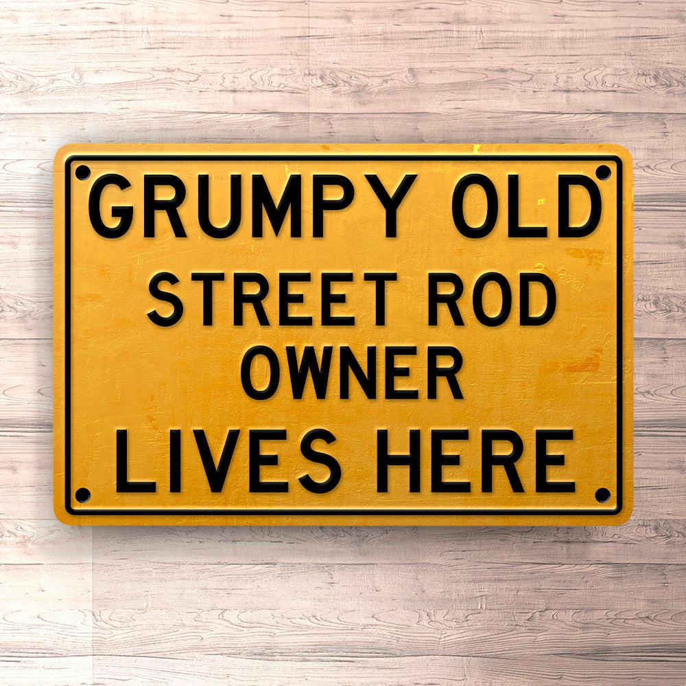 Street Rod Grumpy Old Street Rod Owner Lives Here Skilte, Musemåtte, Dørmåtte , Plakat-Skilte-Street Rod-Garage Culture Shop- garage - man cave - merchandise