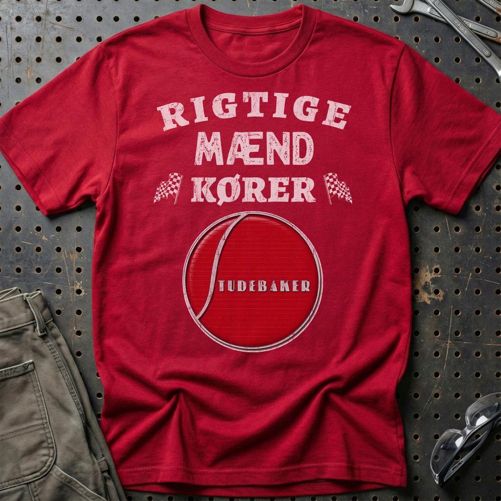 Studebaker Rigtige Mænd Kører T-Shirt-Beklædning-Studebaker-Rød-S-Garage Culture Shop- garage - man cave - merchandise