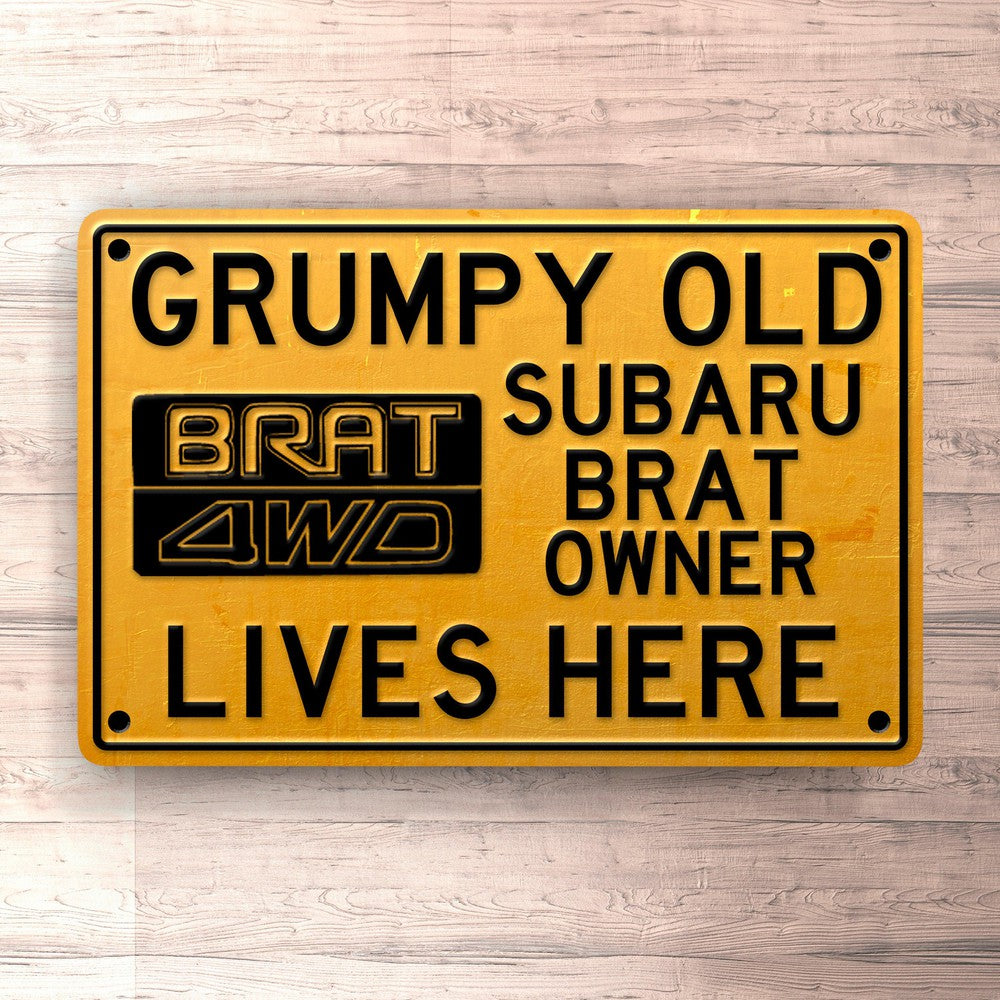 Subaru Brat Grumpy Old Subaru Brat Owner Lives Here Skilte, Musemåtte, Dørmåtte-Skilte-Subaru-Garage Culture Shop- garage - man cave - merchandise