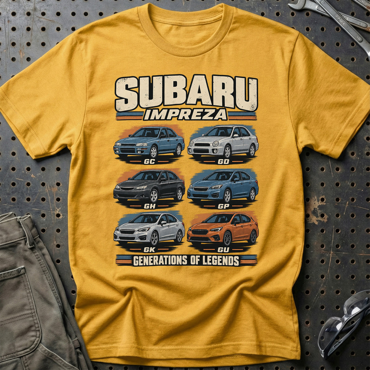 
Subaru Impreza – Generations of Legends T-Shirt – Guld