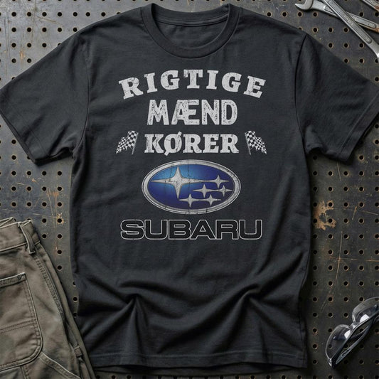 Subaru Rigtige Mænd Kører - Unisex T-Shirt , Bomuld-Beklædning-Subaru-Sort-S-Garage Culture Shop- garage - man cave - merchandise