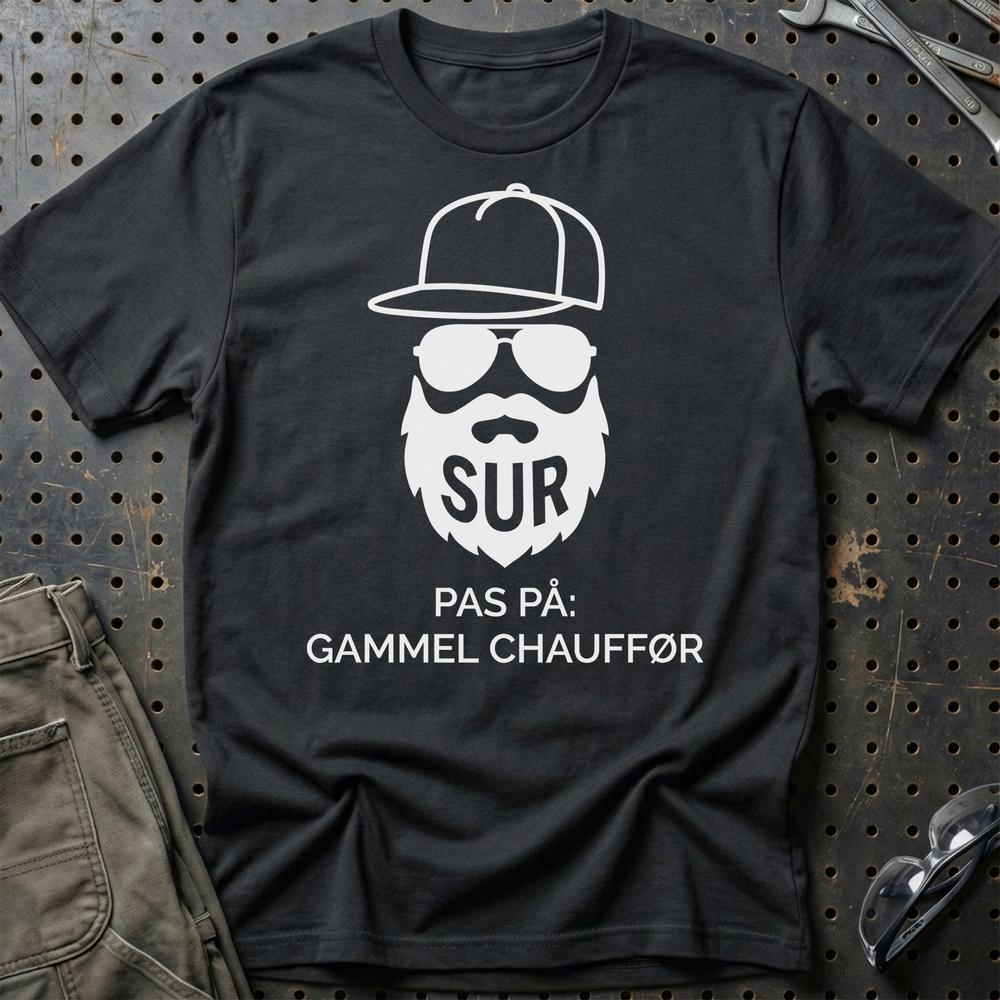 Sur - Pas På: Gammel Chauffør T-Shirt-Beklædning-Garage Culture-Sort-S-Garage Culture Shop- garage - man cave - merchandise