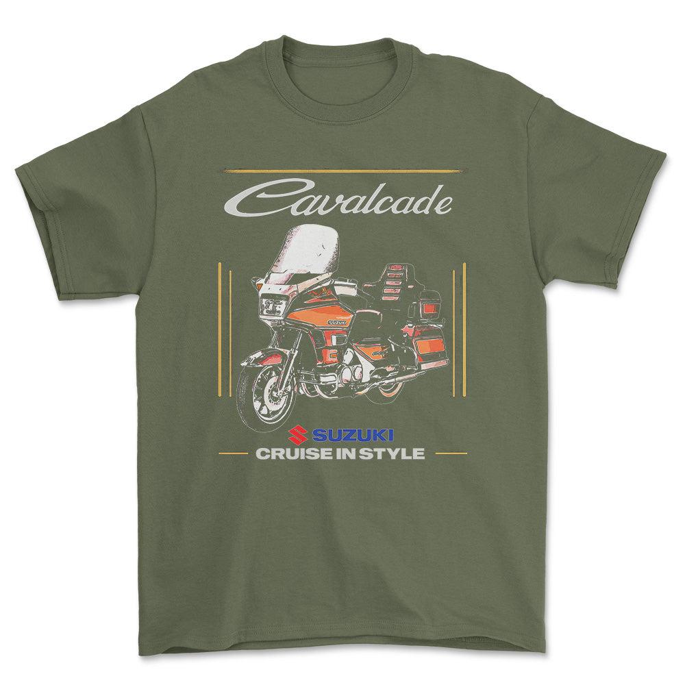 Suzuki Cavalcade - Unisex T-Shirt , Bomuld-Beklædning-Suzuki-Grøn Militær-S-Forside-Garage Culture Shop- garage - man cave - merchandise