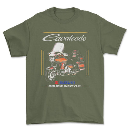 Suzuki Cavalcade - Unisex T-Shirt , Bomuld-Beklædning-Suzuki-Grøn Militær-S-Forside-Garage Culture Shop- garage - man cave - merchandise