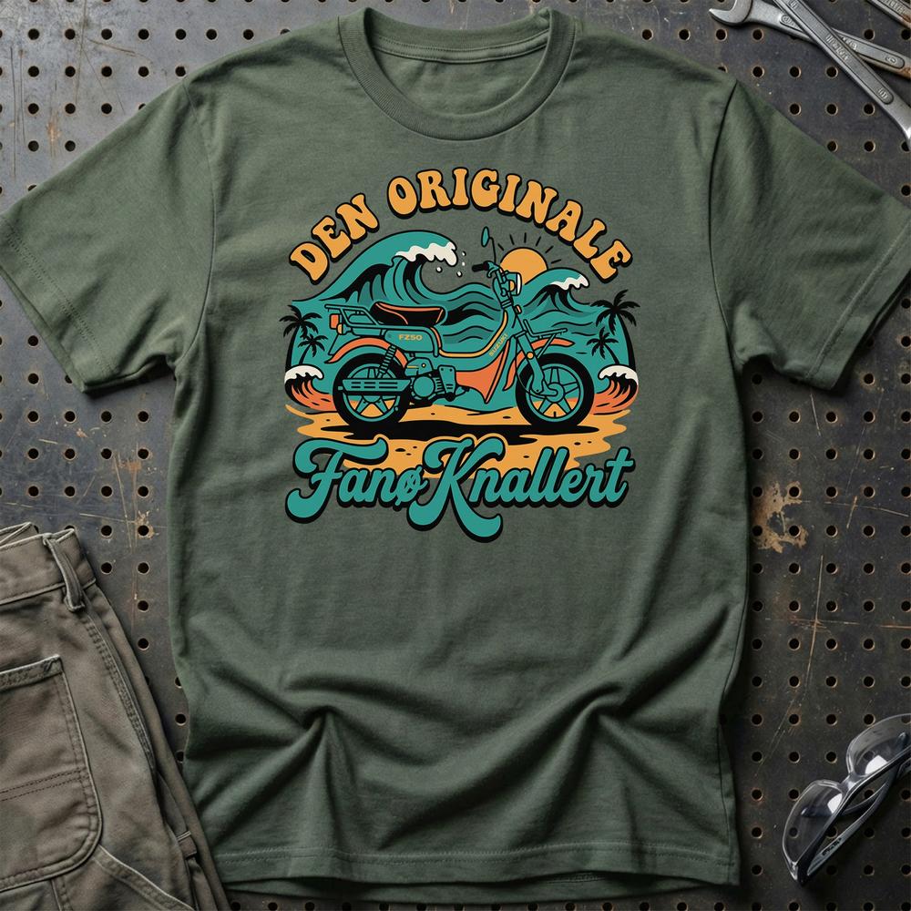 Suzuki FZ50 Den Originale Fanø Knallert - Unisex T-Shirt-Beklædning-Suzuki-Grøn Militær-S-Garage Culture Shop- garage - man cave - merchandise