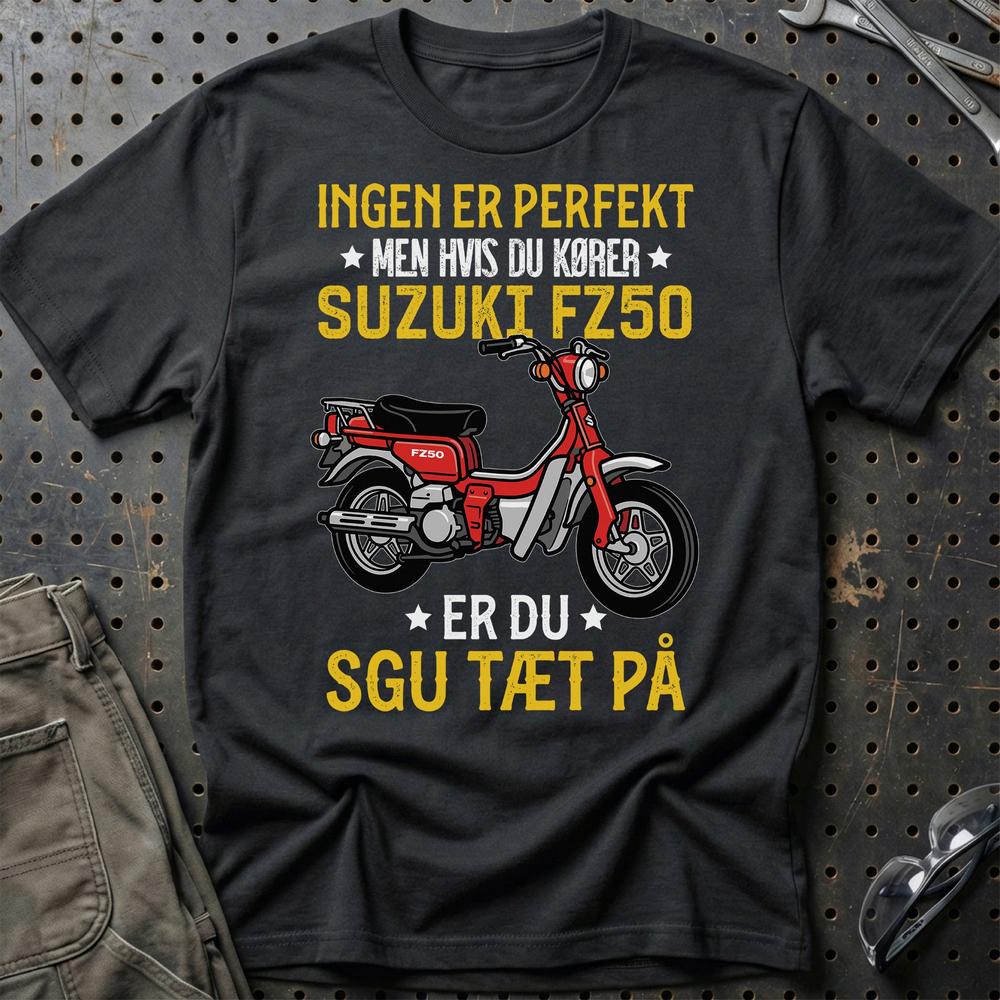Suzuki FZ50 Ingen Er Perfekt T-Shirt-Beklædning-Suzuki-Sort-S-Garage Culture Shop- garage - man cave - merchandise