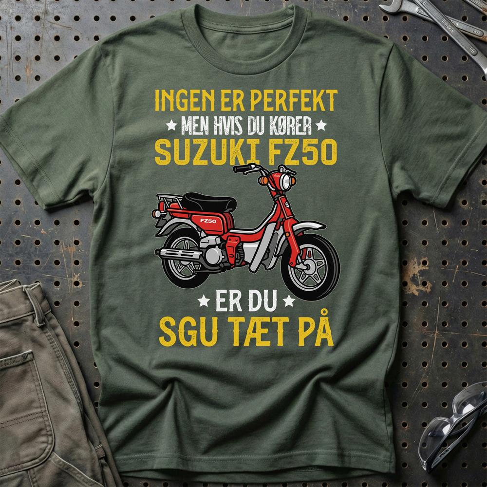 Suzuki FZ50 Ingen Er Perfekt - Unisex T-Shirt-Beklædning-Suzuki-Grøn Militær-S-Garage Culture Shop- garage - man cave - merchandise