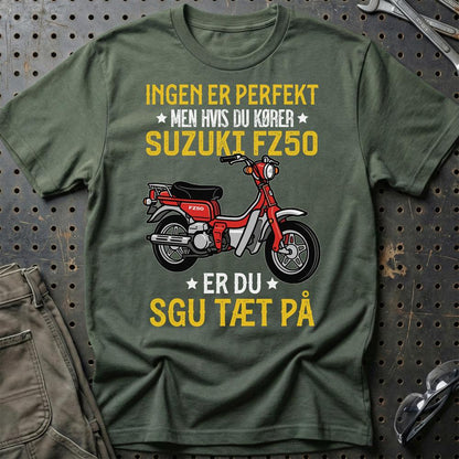 Suzuki FZ50 Ingen Er Perfekt - Unisex T-Shirt-Beklædning-Suzuki-Grøn Militær-S-Garage Culture Shop- garage - man cave - merchandise