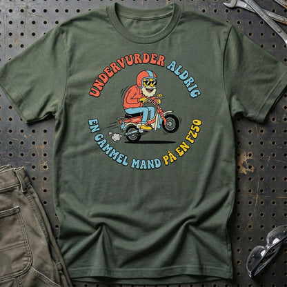 Suzuki FZ50 Undervurder Aldrig En Gammel Mand På En FZ50 - Unisex T-Shirt-Beklædning-Suzuki-Grøn Militær-S-Garage Culture Shop- garage - man cave - merchandise