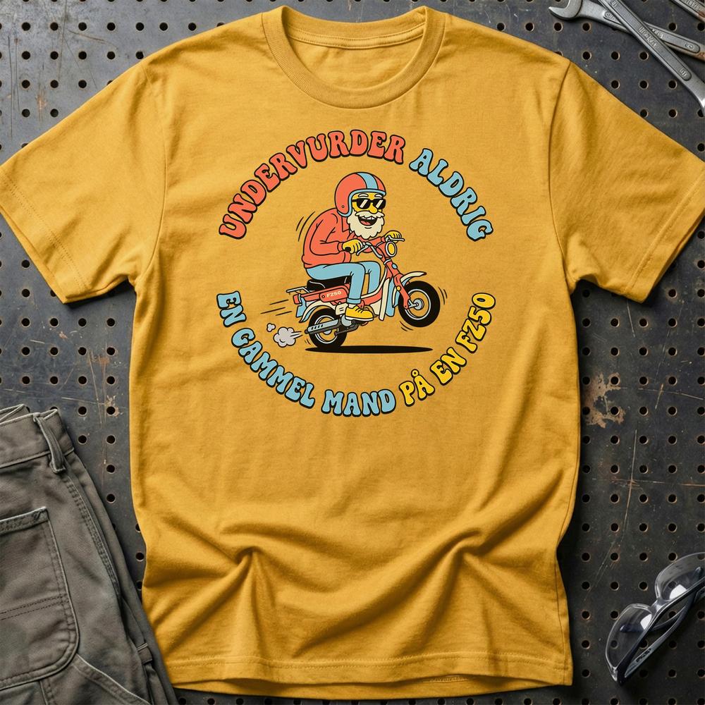 Suzuki FZ50 Undervurder Aldrig En Gammel Mand På En FZ50 - Unisex T-Shirt-Beklædning-Suzuki-Guld-S-Garage Culture Shop- garage - man cave - merchandise