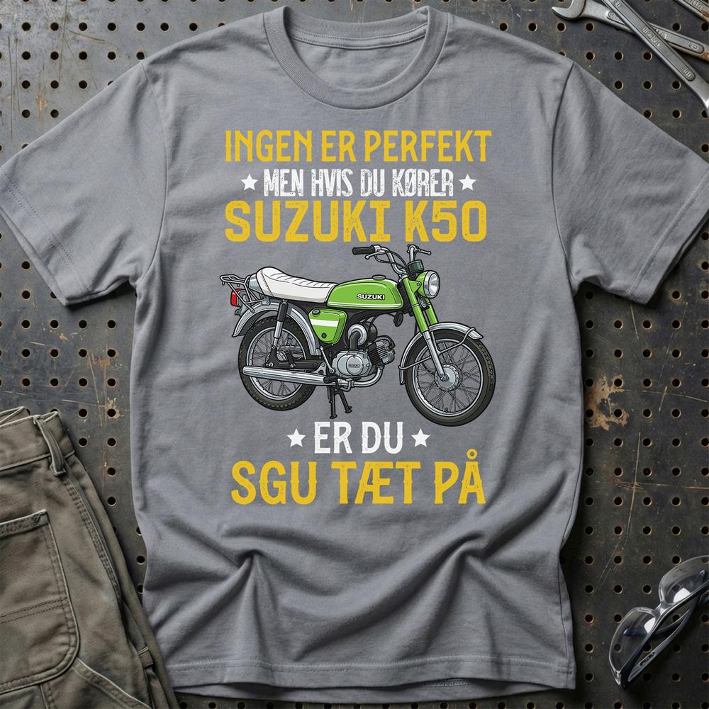 Suzuki K50 Ingen Er Perfekt - Unisex T-Shirt-Beklædning-Suzuki-Grå Sport-S-Garage Culture Shop- garage - man cave - merchandise