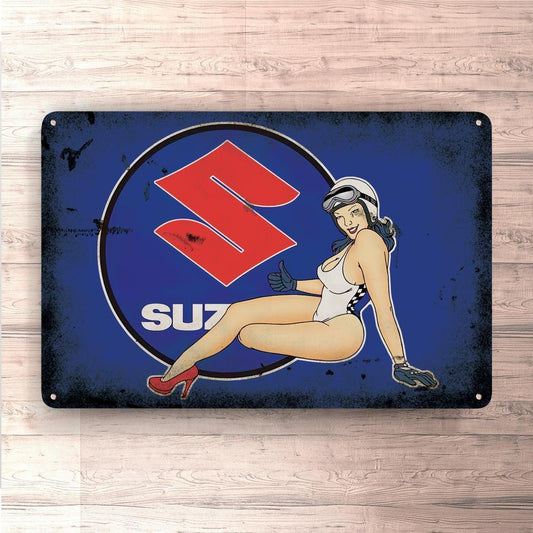 Suzuki Pin-Up Vintage Skilte, Musemåtte, Dørmåtte , Plakat-Skilte-Suzuki-Garage Culture Shop- garage - man cave - merchandise