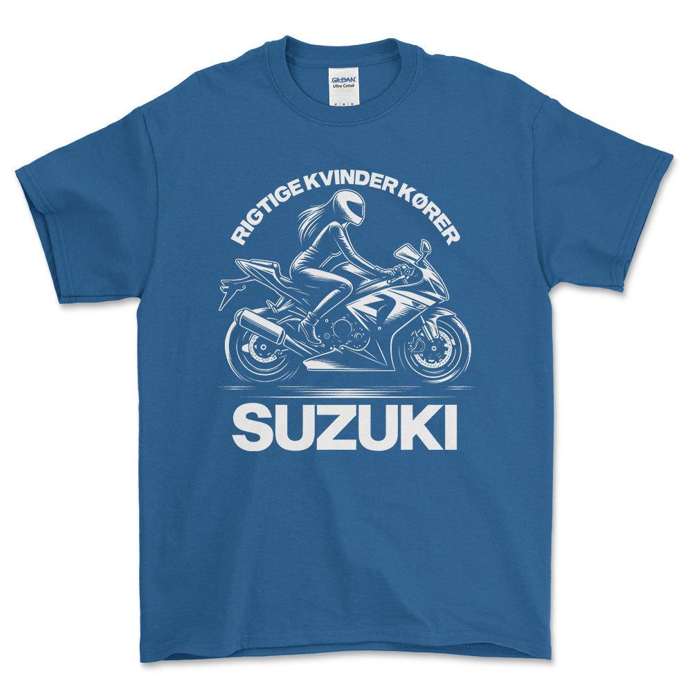 Suzuki Rigtige Kvinder Kører Suzuki - Unisex T-Shirt , Bomuld-Beklædning-Suzuki-Blå Royal-S-Forside-Garage Culture Shop- garage - man cave - merchandise