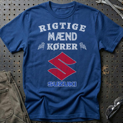 Suzuki Rigtige Mænd Kører - Unisex T-Shirt , Bomuld-Beklædning-Suzuki-Blå Royal-S-Garage Culture Shop- garage - man cave - merchandise