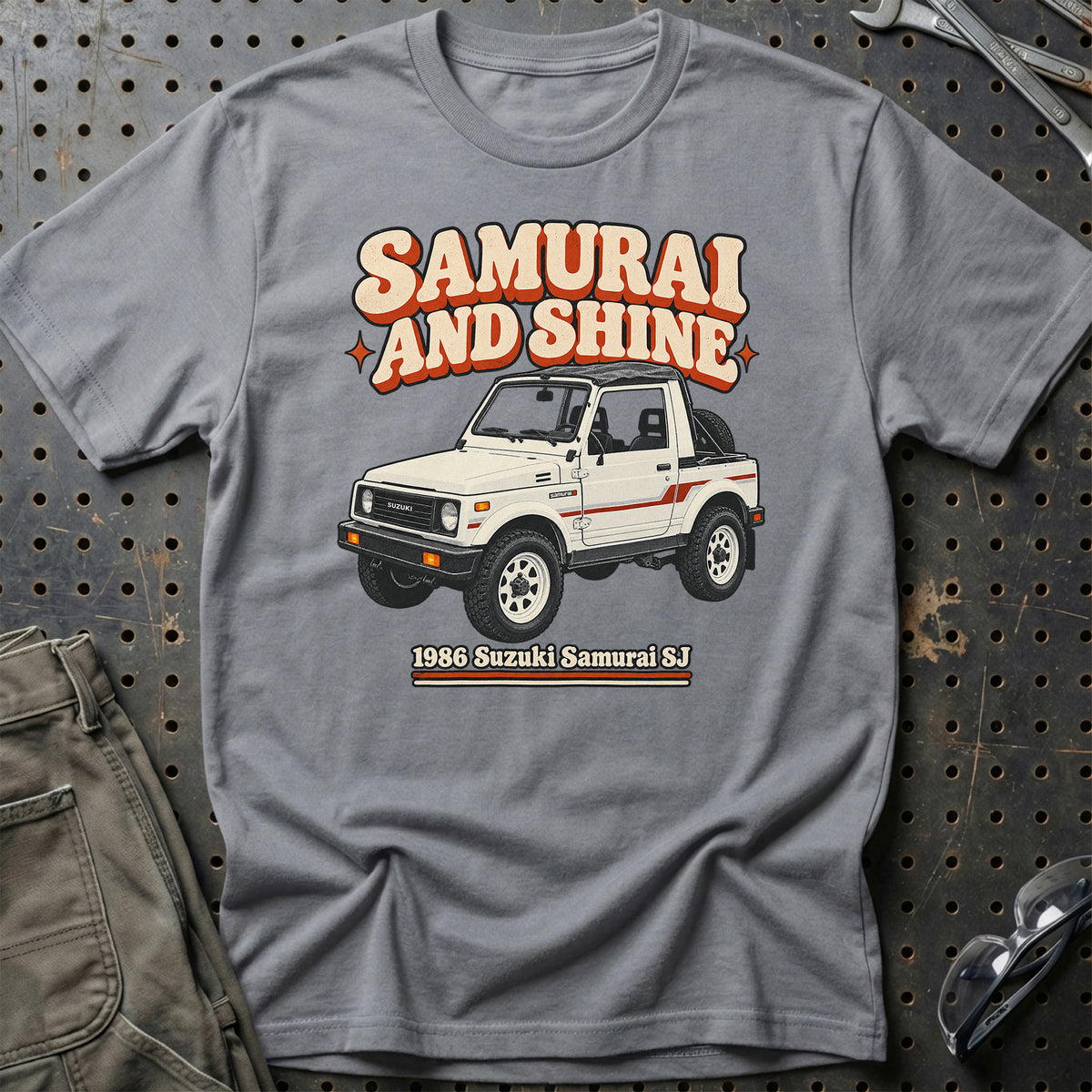 
Suzuki Samurai SJ 1986 – Samurai and Shine T-Shirt – Grå Sport