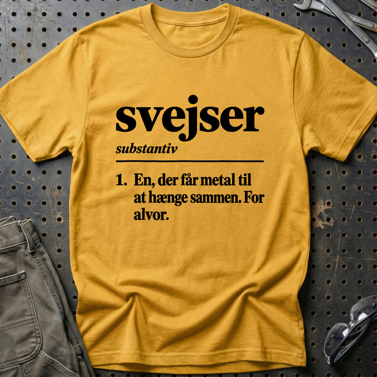 
Svejser – Definition T-Shirt – Guld