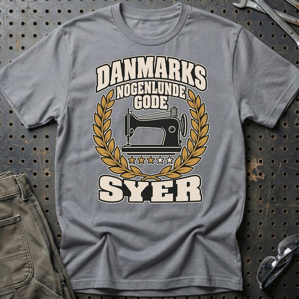 
Produktbillede af Syer – Danmarks Nogenlunde Gode T-Shirt