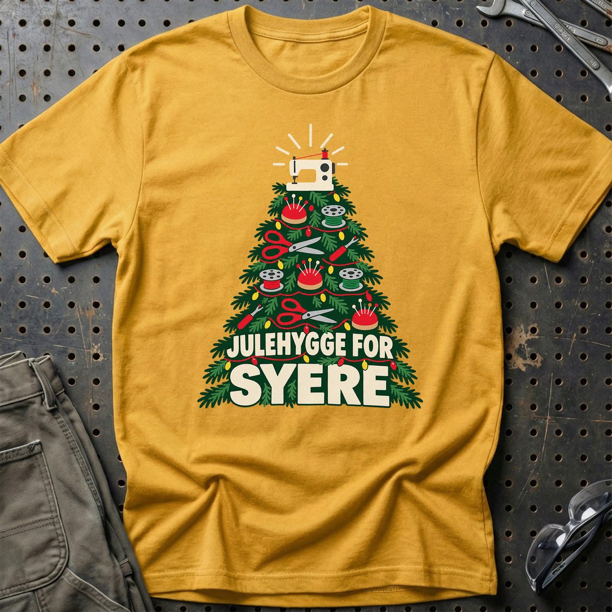
Syer – Julehygge – Unisex T-Shirt – Guld