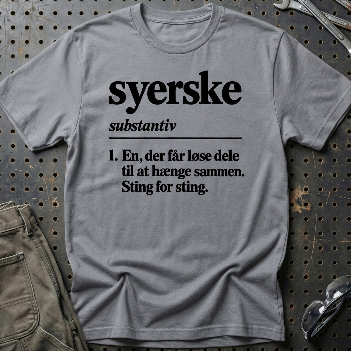 
Syerske – Definition T-Shirt – Grå Sport