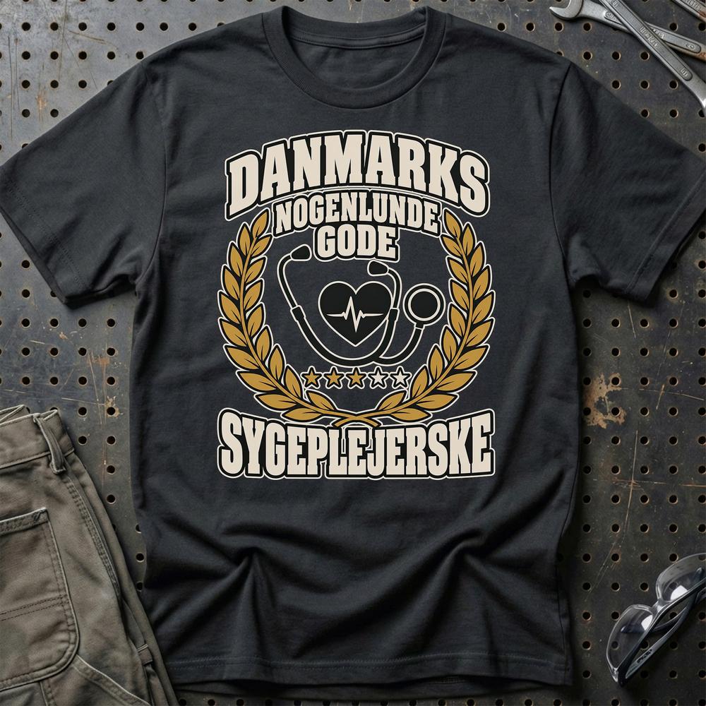 
Produktbillede af Sygeplejerske – Danmarks Nogenlunde Gode T-Shirt