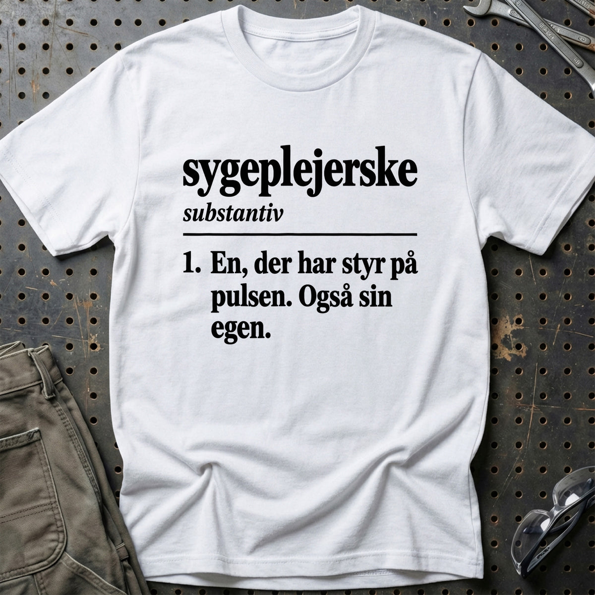
Sygeplejerske – Definition T-Shirt – Hvid