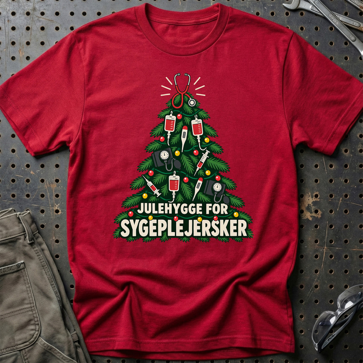 
Sygeplejerske – Julehygge – Unisex T-Shirt – Rød