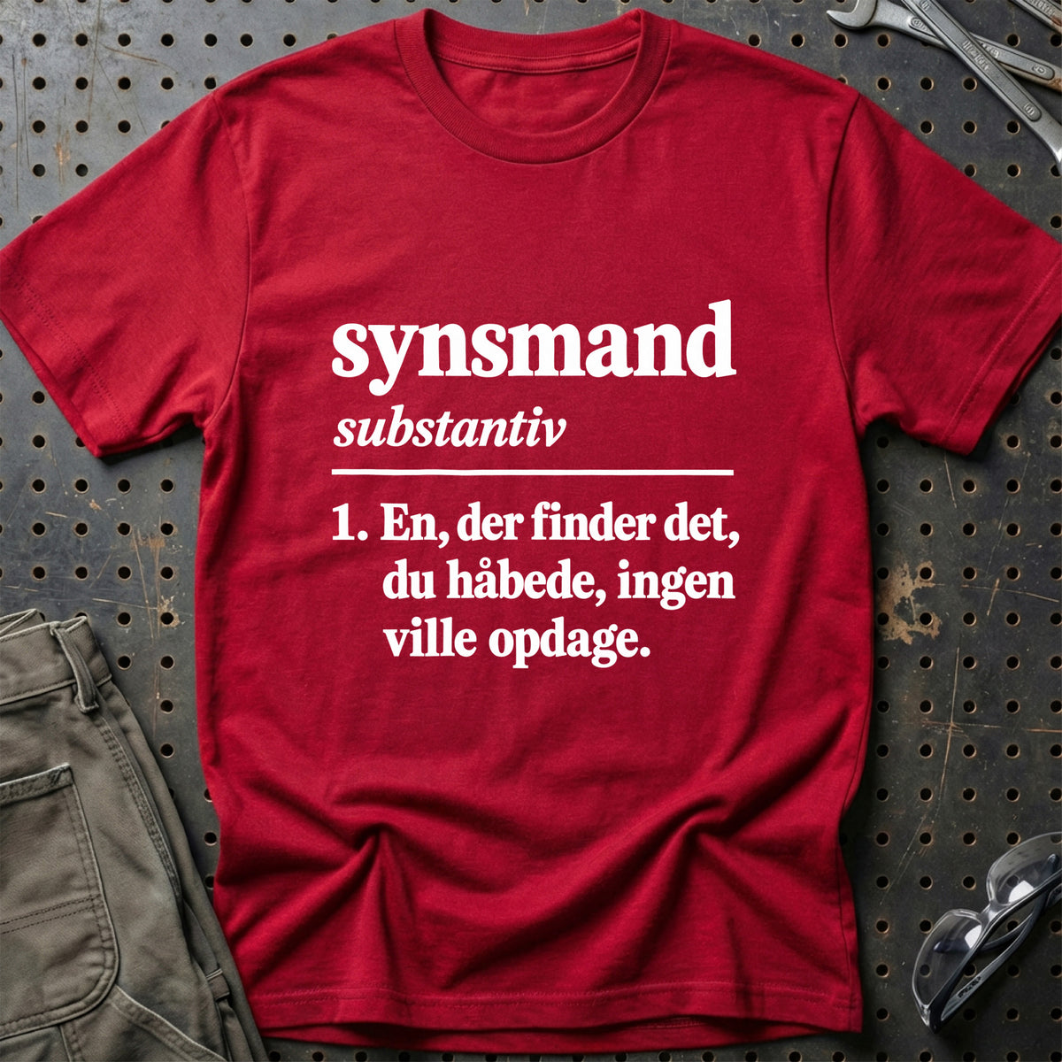 
Synsmand – Definition T-Shirt – Rød