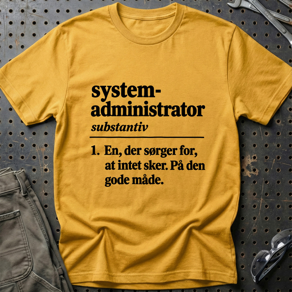 
Systemadministrator – Definition T-Shirt – Guld