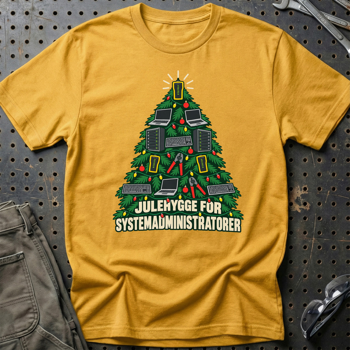 
Systemadministrator – Julehygge – Unisex T-Shirt – Guld