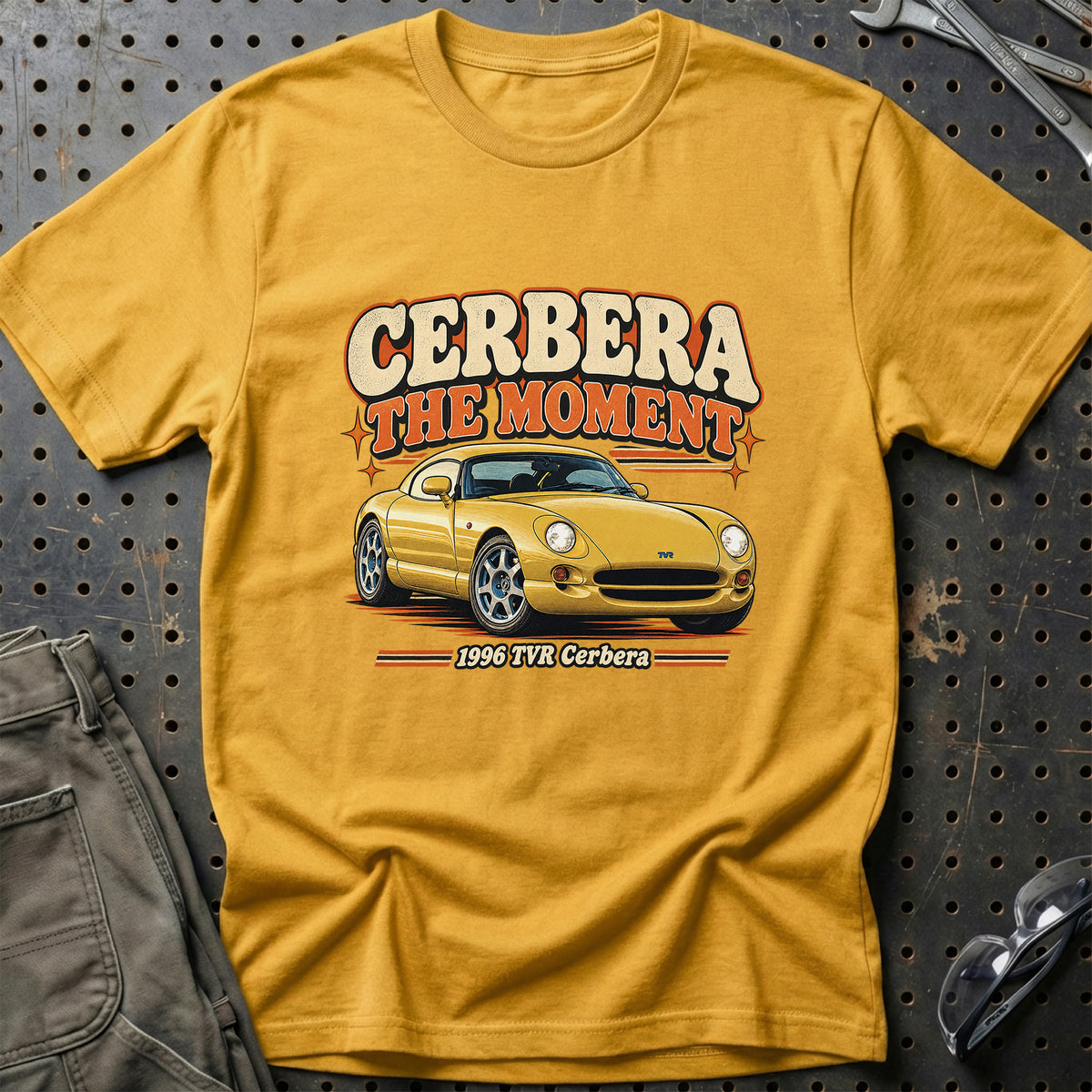 
TVR Cerbera 1996 – Cerbera the Moment T-Shirt – Guld