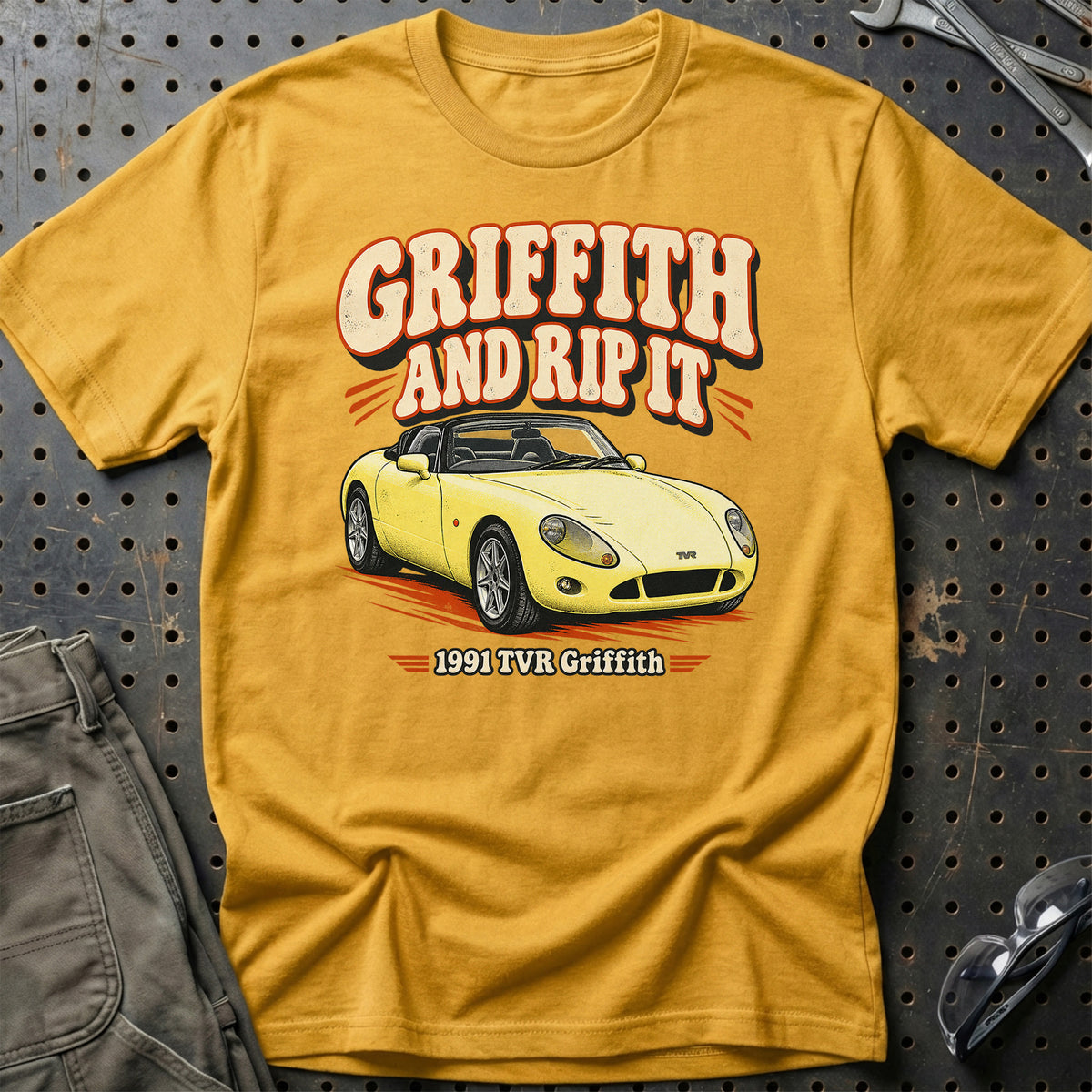 
TVR Griffith 1991 – Griffith and Rip It T-Shirt – Guld