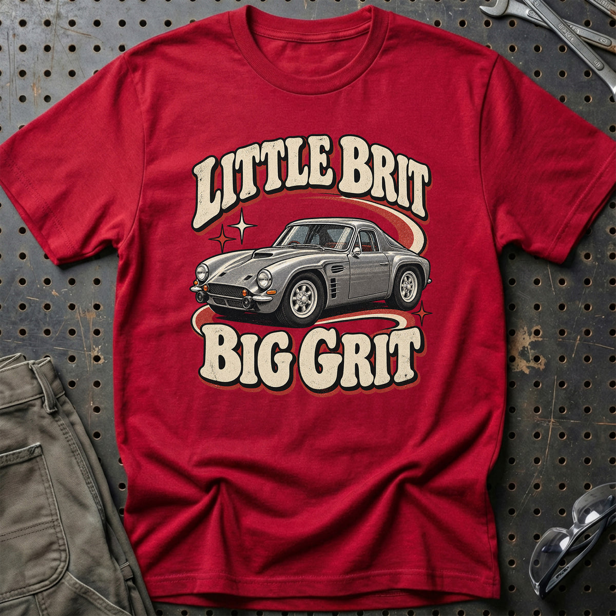 
TVR Griffith 400 1965 – Little Brit, Big Grit T-Shirt – Rød
