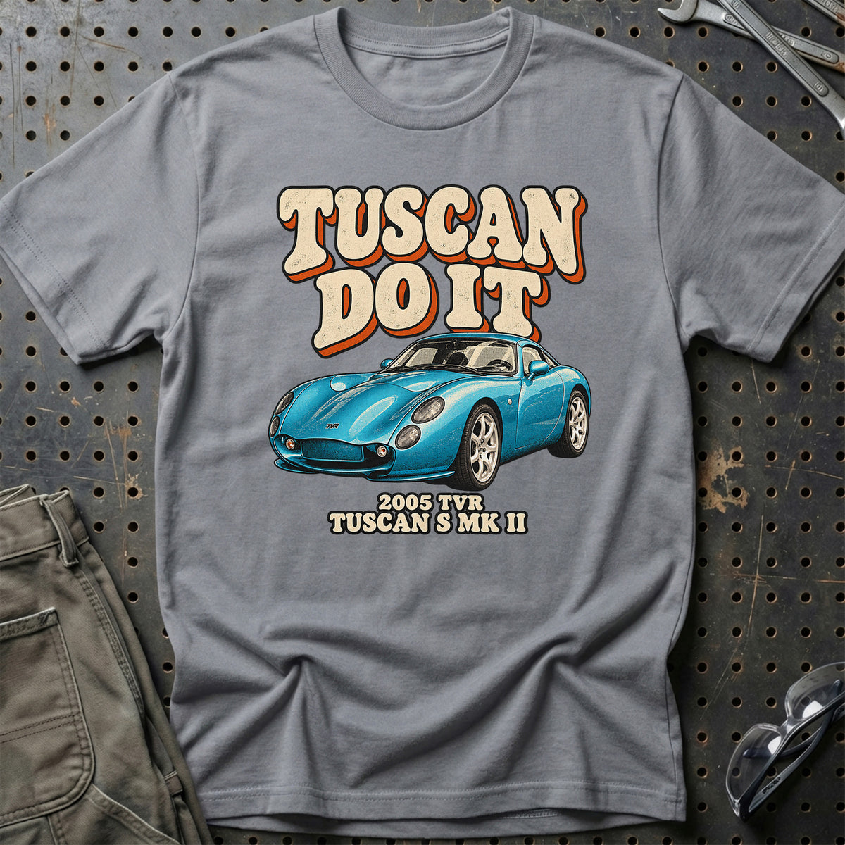 
TVR Tuscan S Mk II 2005 – Tuscan Do It T-Shirt – Grå Sport