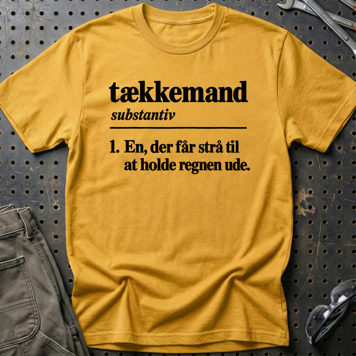 
Tækkemand – Definition T-Shirt – Guld