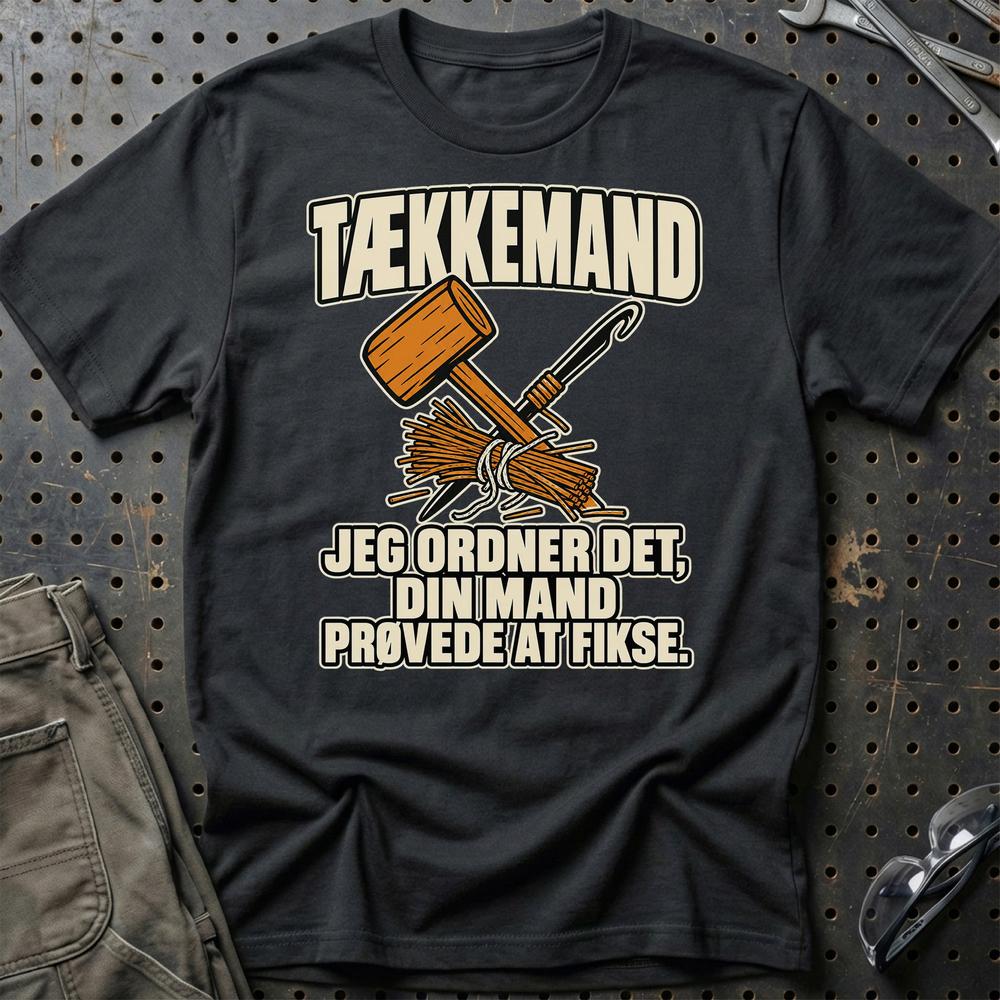 
Produktbillede af Tækkemand – Jeg Ordner Det, Din Mand Prøvede At Fikse T-Shirt