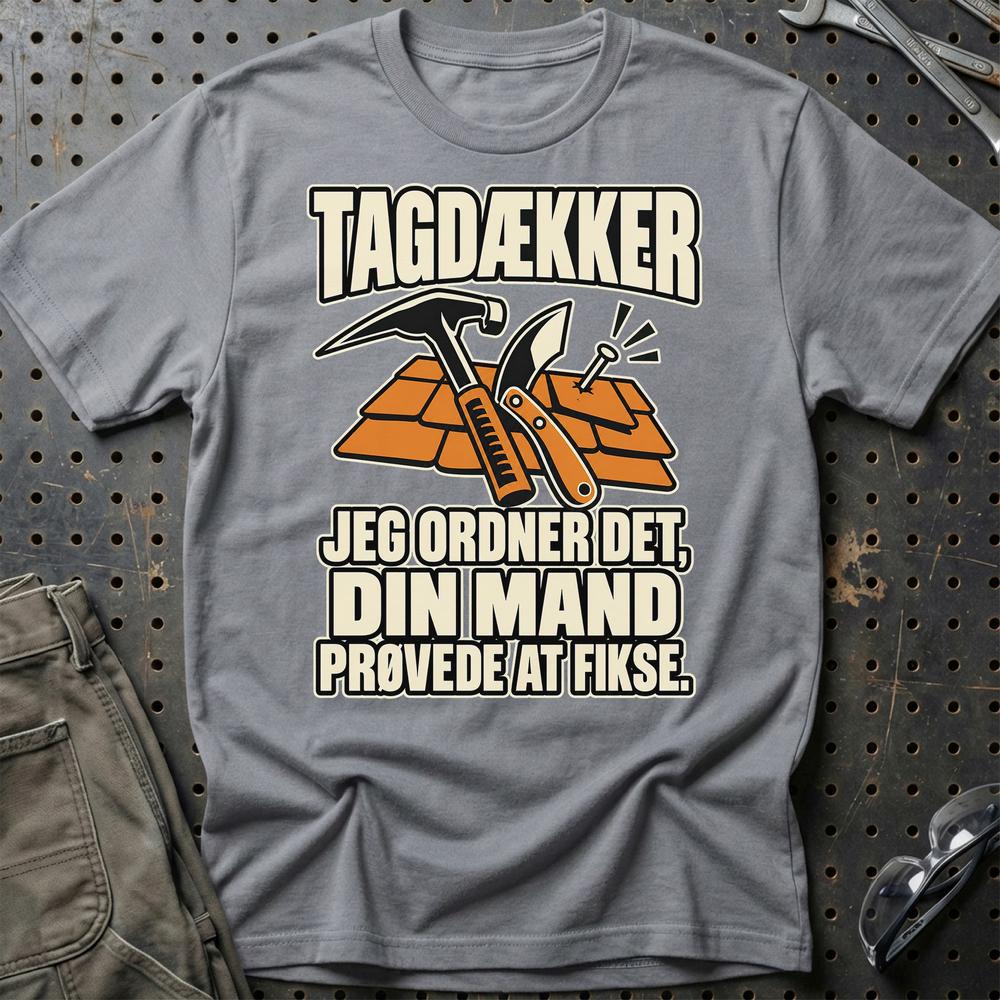 
Produktbillede af Tagdækker – Jeg Ordner Det, Din Mand Prøvede At Fikse T-Shirt
